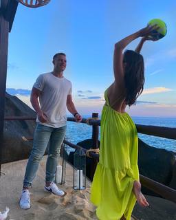 Olivia Culpo feet photo thumbnail