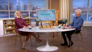 Holly Willoughby feet photo thumbnail