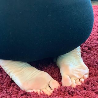 Kyle Unfug feet photo thumbnail