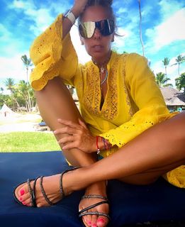 Adriane Galisteu feet photo thumbnail
