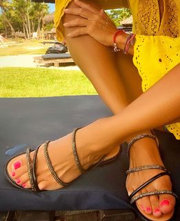 Adriane Galisteu feet photo thumbnail