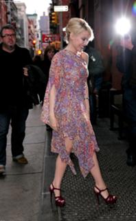 Kylie Minogue feet photo thumbnail