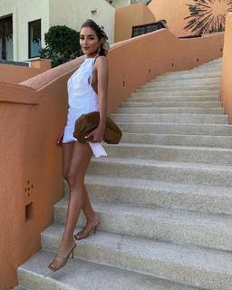 Olivia Culpo feet photo thumbnail