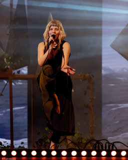 Aurora Aksnes feet photo thumbnail