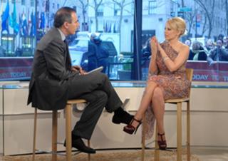 Kylie Minogue feet photo thumbnail