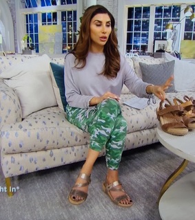 Courtney Khondabi feet photo thumbnail