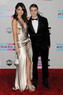 Selena Gomez feet photo thumbnail
