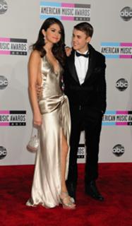 Selena Gomez feet photo thumbnail