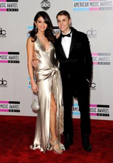 Selena Gomez feet photo thumbnail