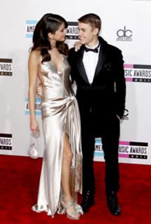 Selena Gomez feet photo thumbnail