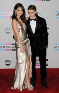 Selena Gomez feet photo thumbnail