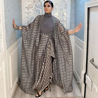 Raveena Tandon feet photo thumbnail