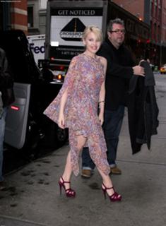 Kylie Minogue feet photo thumbnail