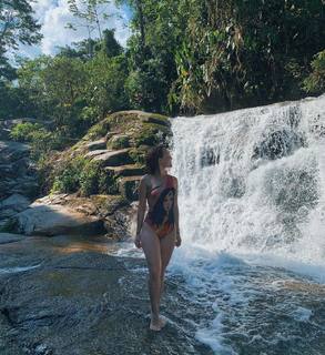 Larissa Manoela feet photo thumbnail