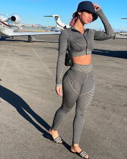 Lauren R. Wood feet photo thumbnail