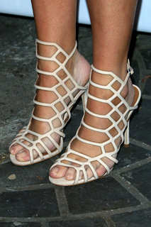 Emily Osment feet photo thumbnail