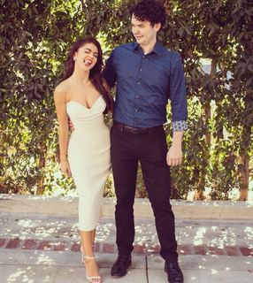 Sarah Hyland feet photo thumbnail