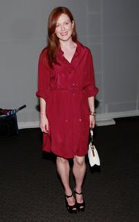 Julianne Moore feet photo thumbnail