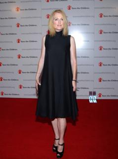 Julianne Moore feet photo thumbnail