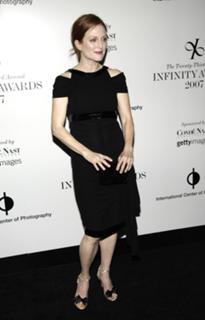 Julianne Moore feet photo thumbnail