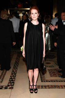 Julianne Moore feet photo thumbnail