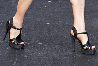 Julianne Moore feet photo thumbnail