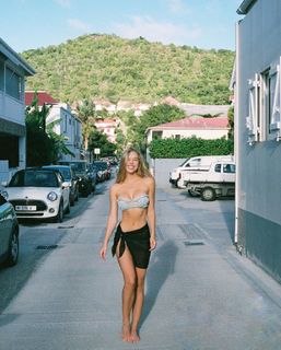 Alexis Ren feet photo thumbnail