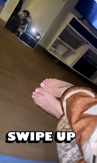 Victoria Waldrip feet photo thumbnail