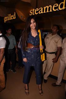 Sonam Kapoor feet photo thumbnail