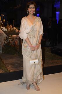 Sonam Kapoor feet photo thumbnail