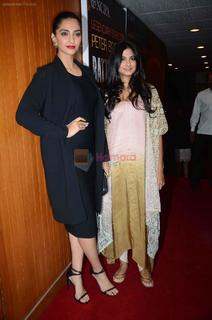 Sonam Kapoor feet photo thumbnail