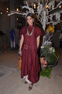 Sonam Kapoor feet photo thumbnail