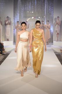 Sonam Kapoor feet photo thumbnail