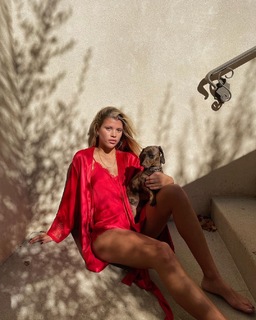 Sofia Richie feet photo thumbnail