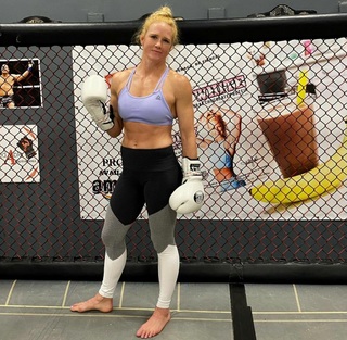Holly Holm feet photo thumbnail