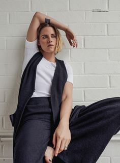 Kristen Stewart feet photo thumbnail