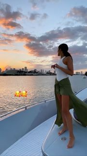 Olivia Culpo feet photo thumbnail