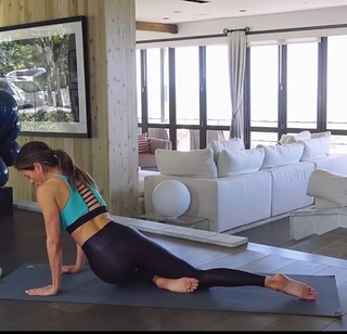 Brooke Burke feet photo thumbnail