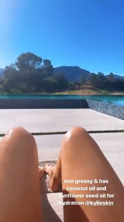 Kylie Jenner feet photo thumbnail