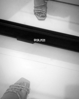 Isa Pes feet photo thumbnail