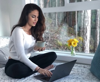 Jessica Lowndes feet photo thumbnail