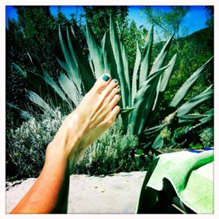 Cat Deeley feet photo thumbnail