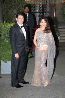 Madhuri Dixit feet photo thumbnail