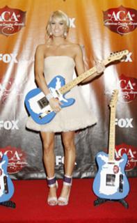 Carrie Underwood feet photo thumbnail