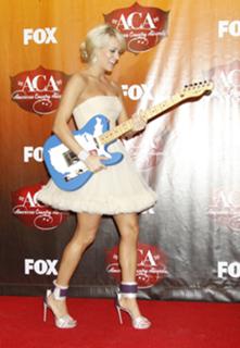 Carrie Underwood feet photo thumbnail