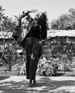 Sonakshi Sinha feet photo thumbnail