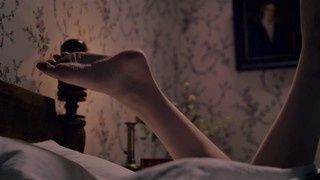 Hailee Steinfeld feet photo thumbnail