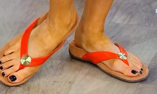 Courtney Khondabi feet photo thumbnail