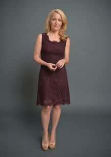 Gillian Anderson feet photo thumbnail