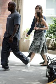 Leighton Meester feet photo thumbnail